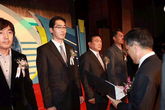 제2회 반도체의 날, 주성엔지니어링 이상돈 과장 중소기업중앙회장상 수상